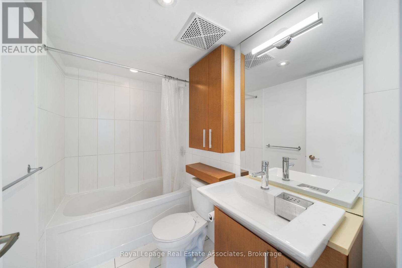 518 - 8 Telegram Mews, Toronto, Ontario  M5V 3Z5 - Photo 14 - C12478714