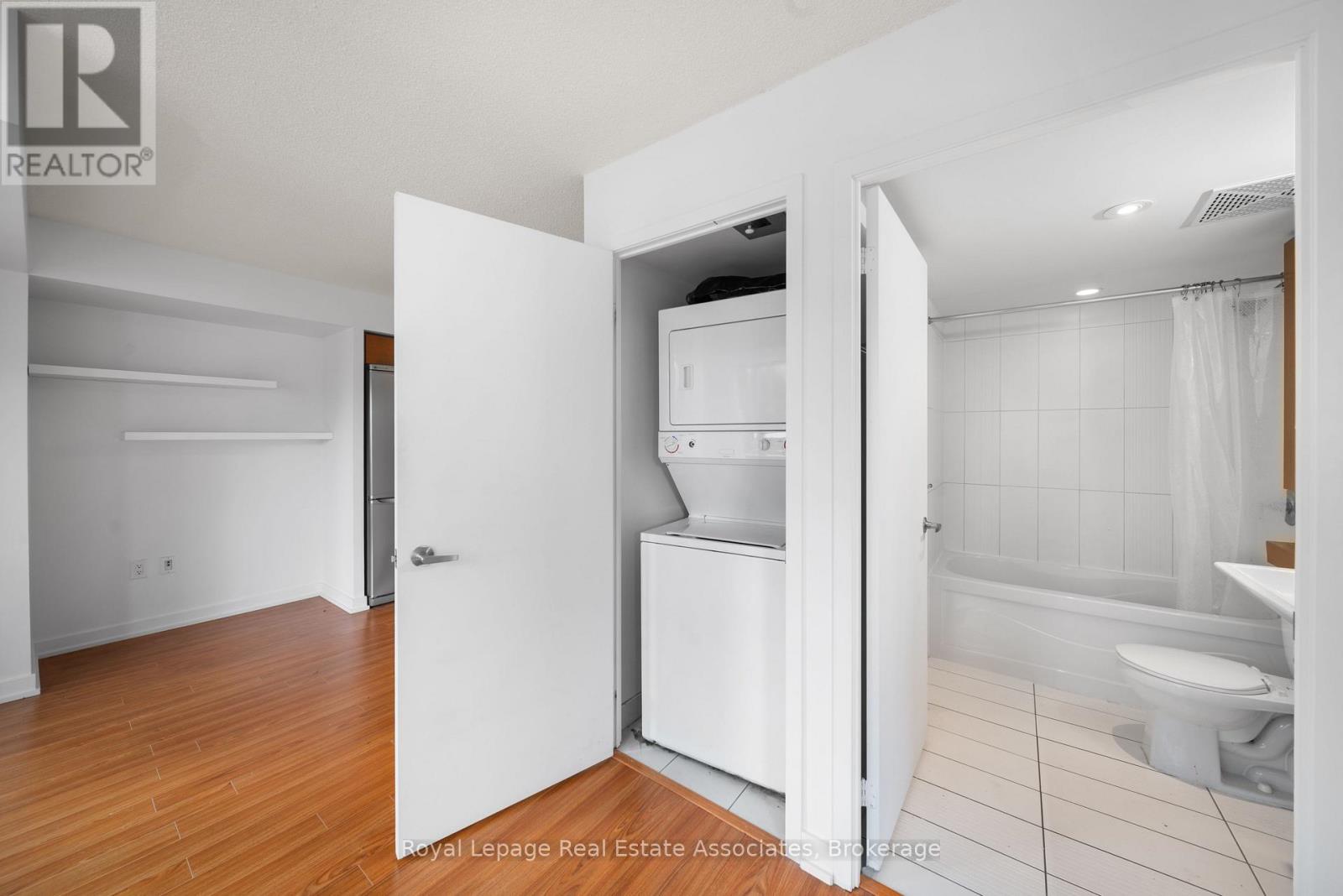 518 - 8 Telegram Mews, Toronto, Ontario  M5V 3Z5 - Photo 15 - C12478714