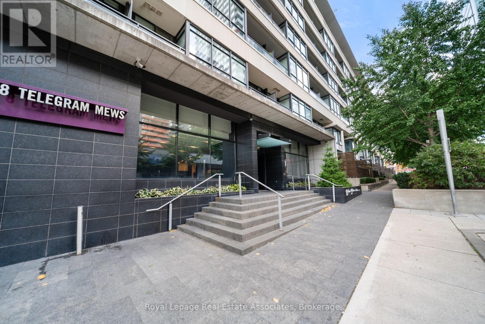 518 - 8 Telegram Mews, Toronto, Ontario  M5V 3Z5 - Photo 2 - C12478714