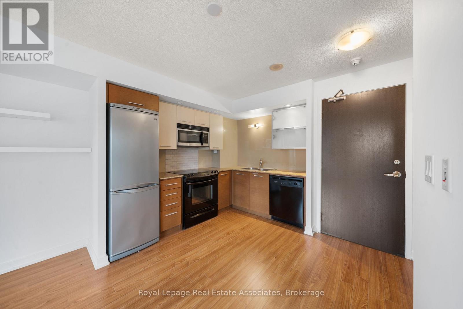 518 - 8 Telegram Mews, Toronto, Ontario  M5V 3Z5 - Photo 4 - C12478714