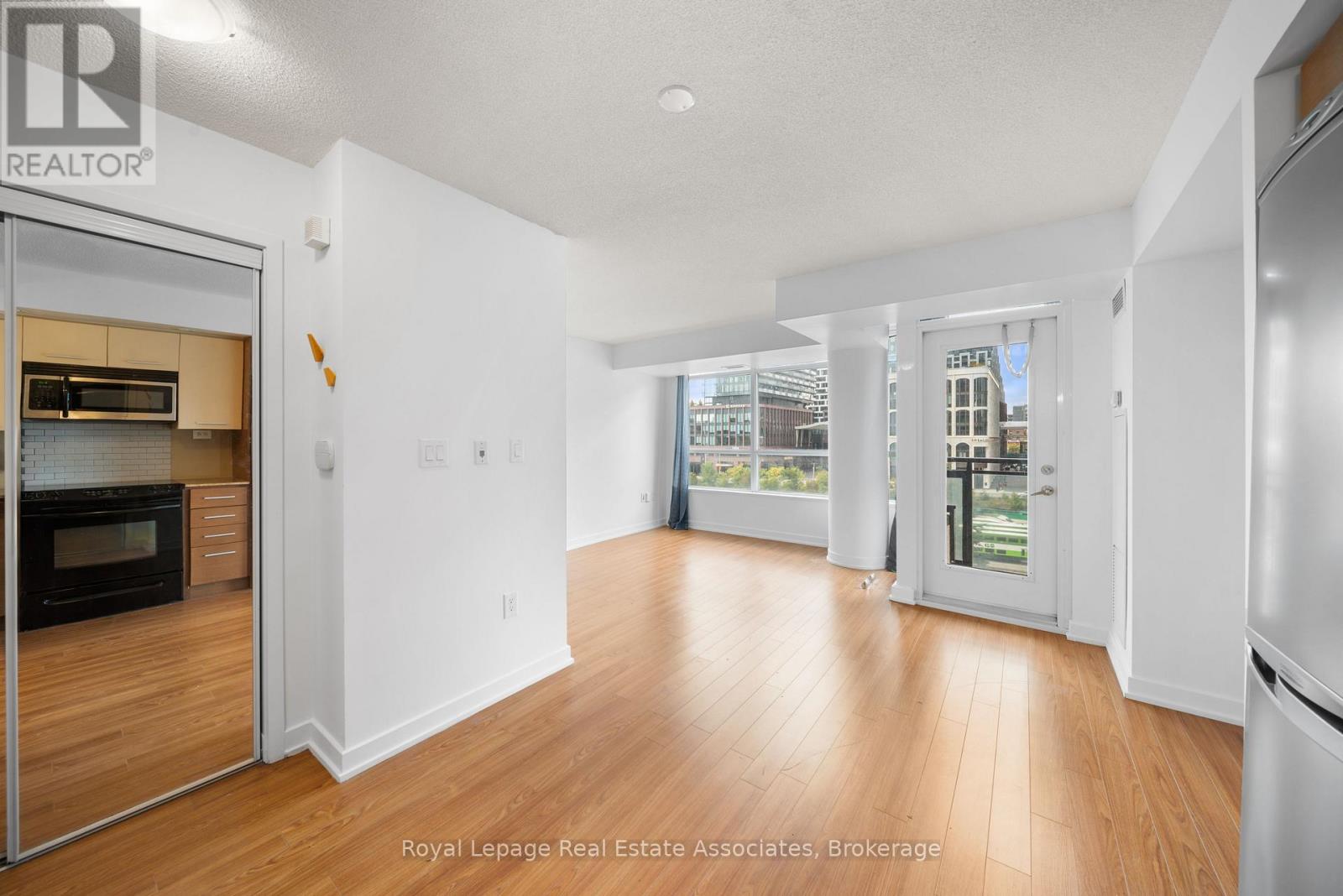 518 - 8 Telegram Mews, Toronto, Ontario  M5V 3Z5 - Photo 9 - C12478714