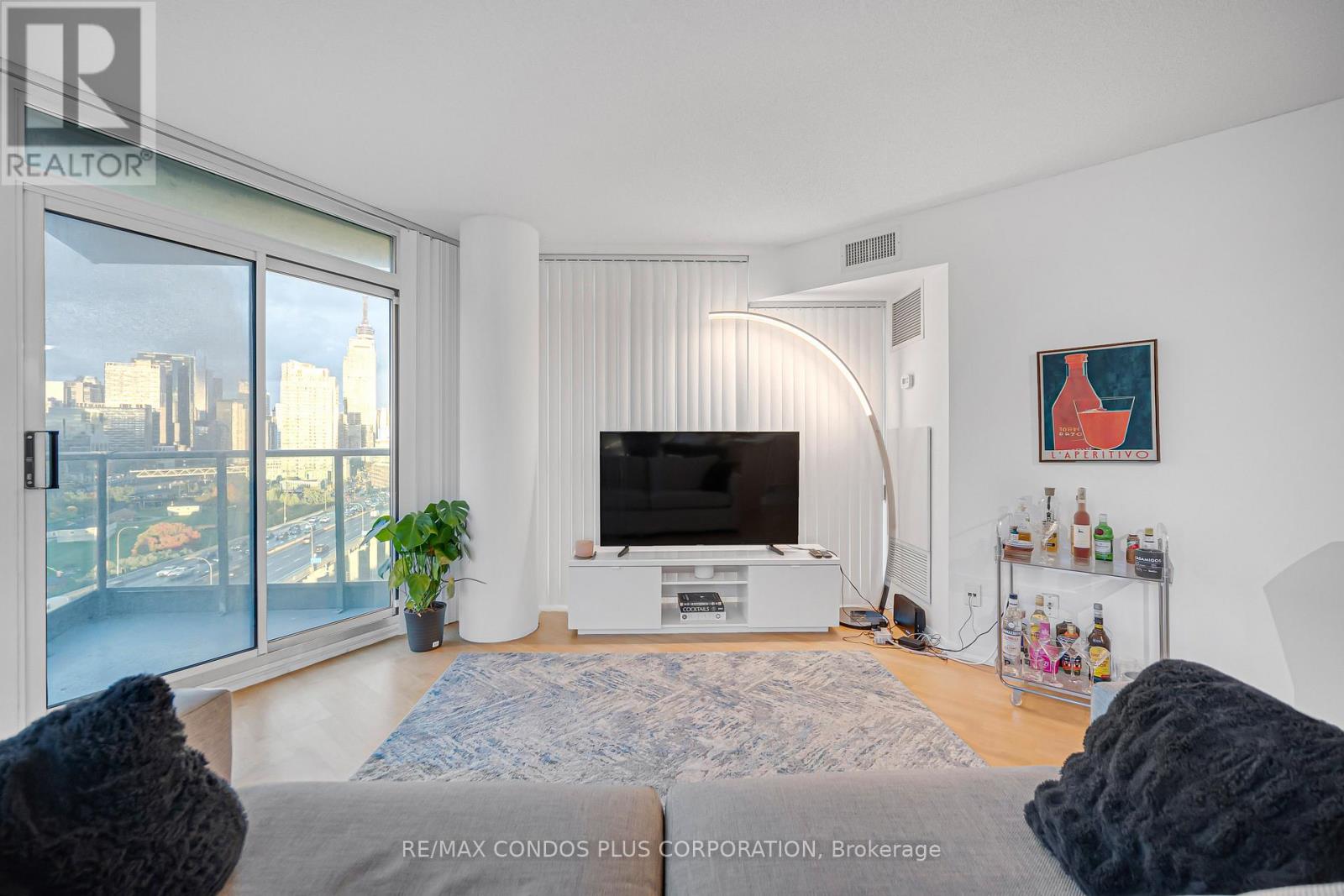 1609 - 231 Fort York Boulevard, Toronto, Ontario  M5V 1B2 - Photo 6 - C12478716