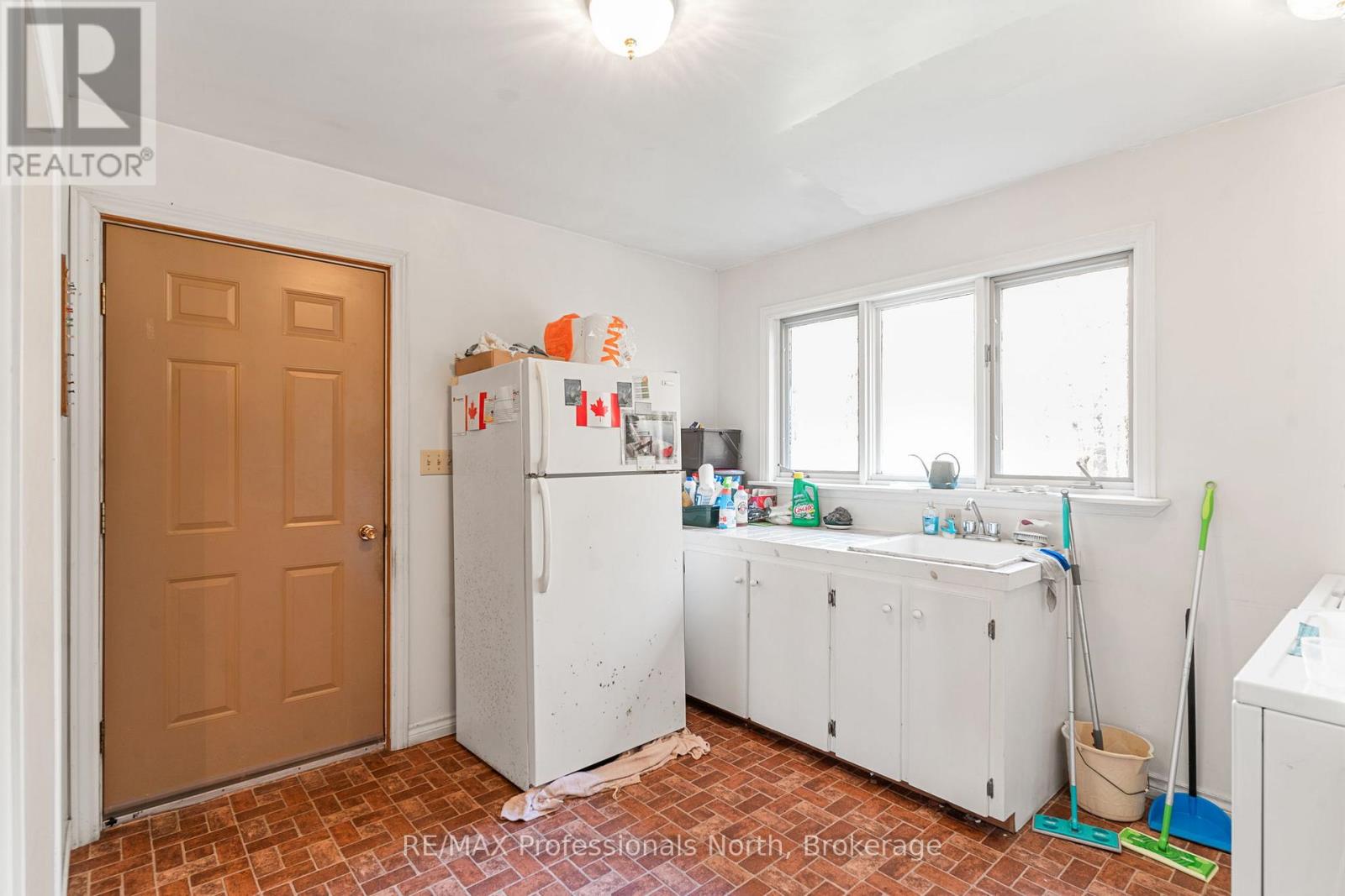 1415 South Lake Road, Minden Hills, Ontario  K0M 2K0 - Photo 17 - X12478757