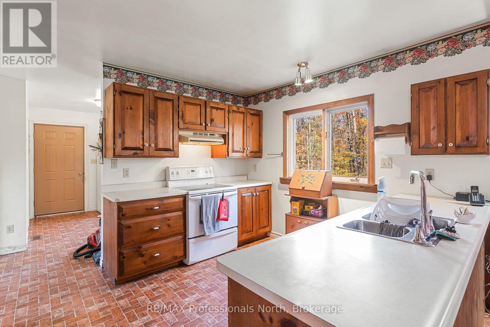1415 South Lake Road, Minden Hills, Ontario  K0M 2K0 - Photo 22 - X12478757