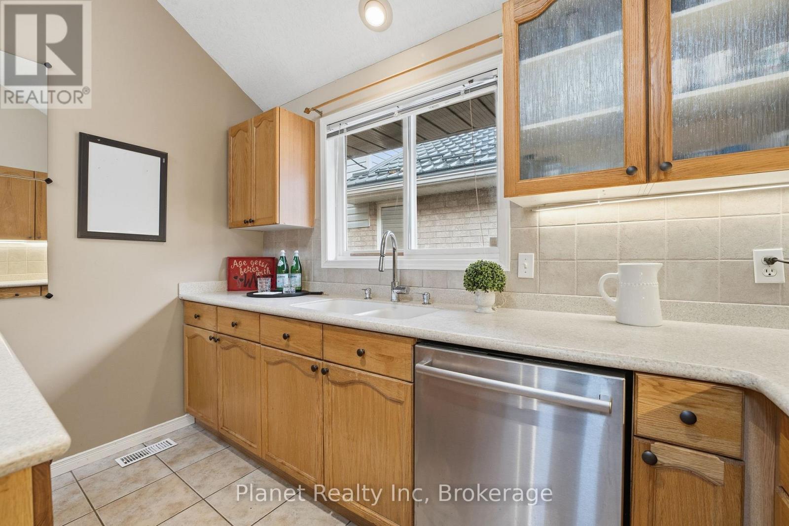 24 Fletcher Court, Guelph, Ontario  N1E 7G8 - Photo 10 - X12478787
