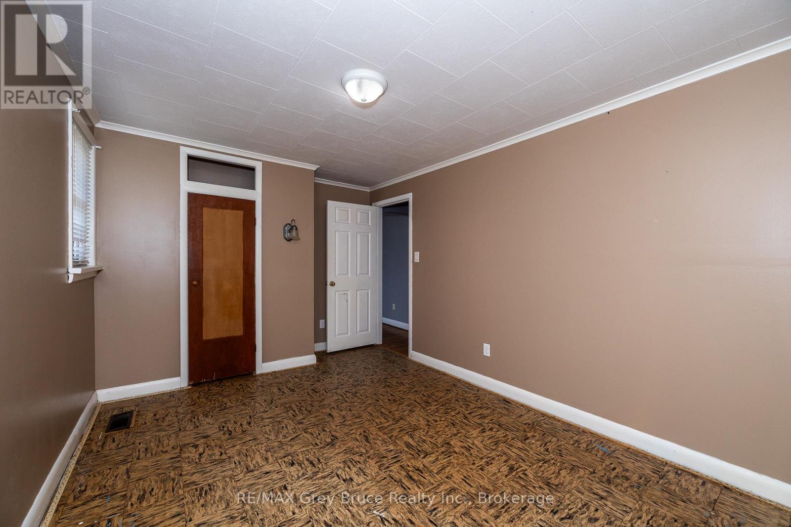 1582 9th Avenue E, Owen Sound, Ontario  N4K 3G3 - Photo 13 - X12478815