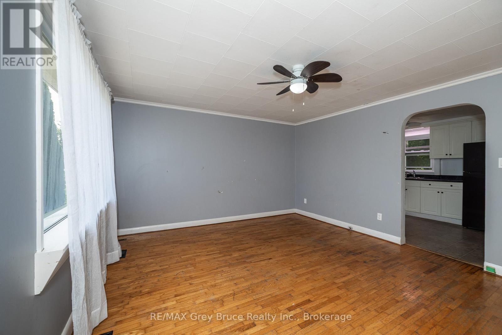 1582 9th Avenue E, Owen Sound, Ontario  N4K 3G3 - Photo 5 - X12478815