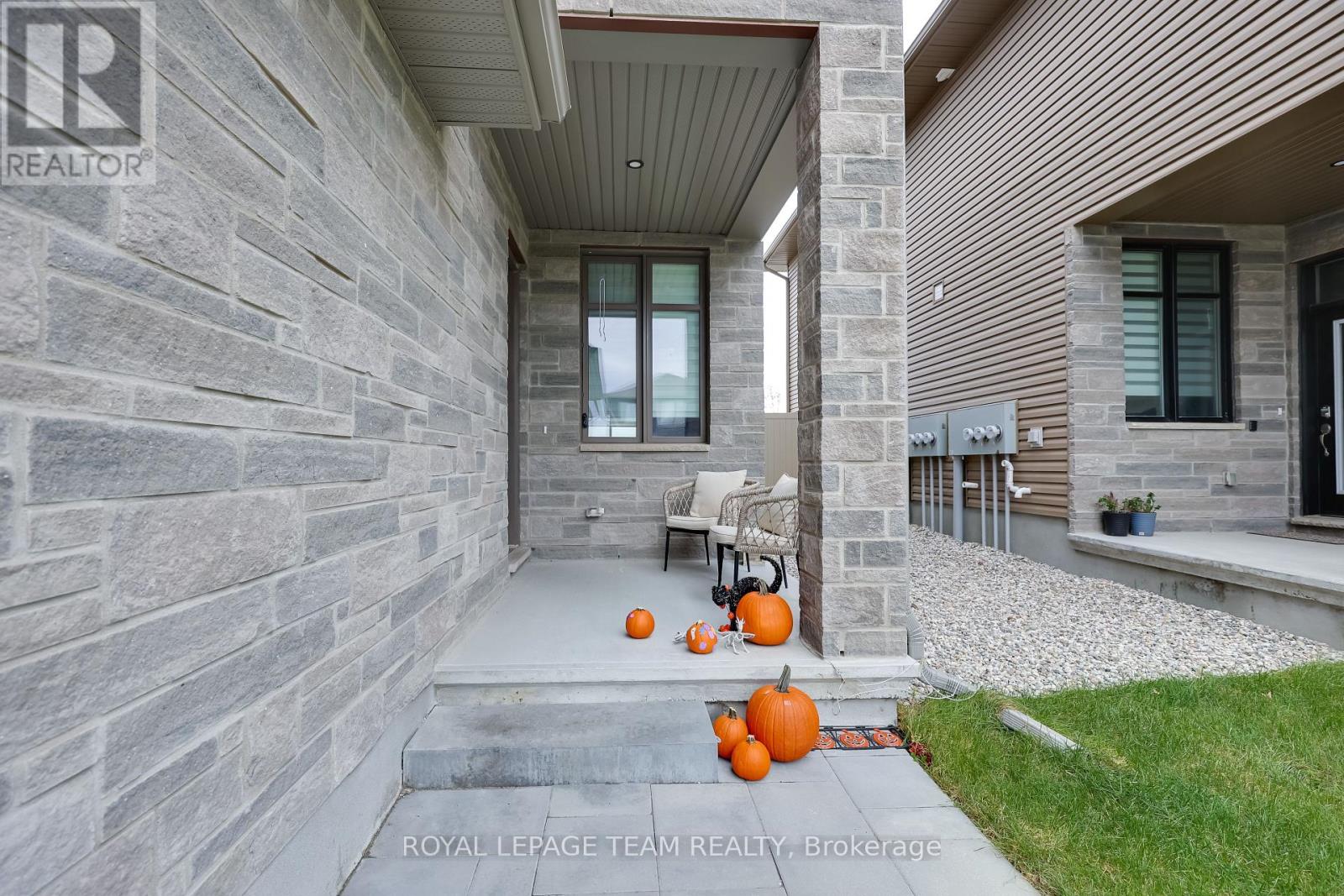 724 Ploughman Place, Ottawa, Ontario  K2S 3C5 - Photo 5 - X12478836