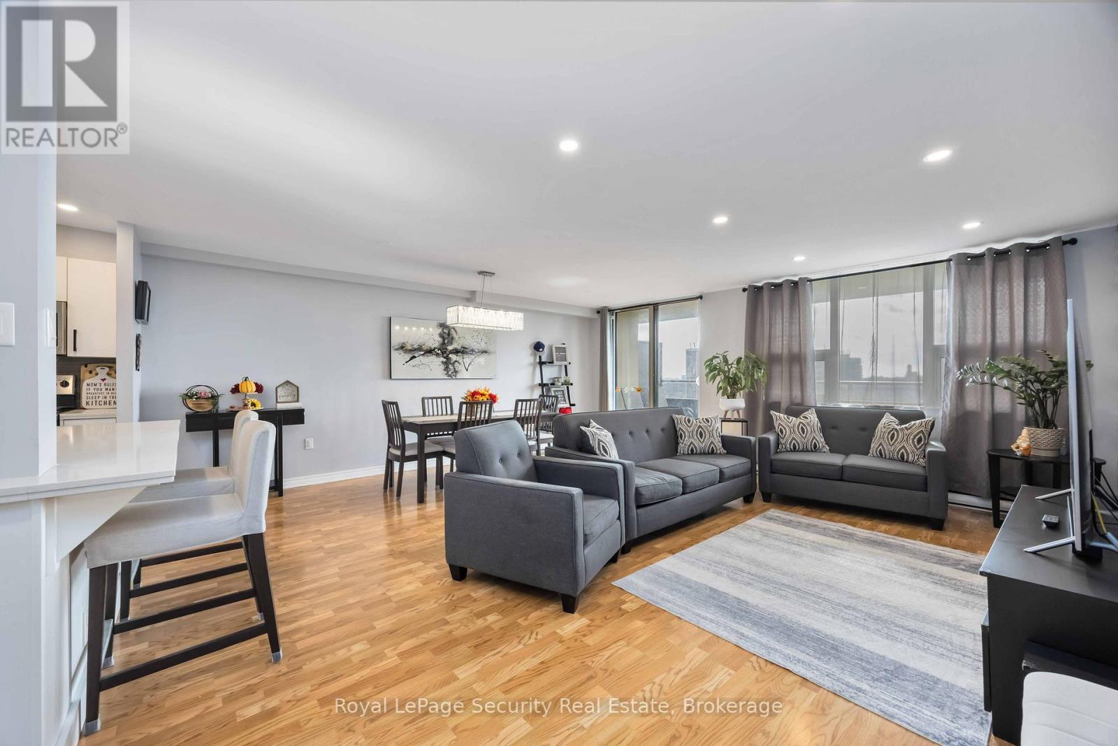 1517 - 15 La Rose Avenue, Toronto (Humber Heights), Ontario  M9P 1A7 - Photo 7 - W12478143
