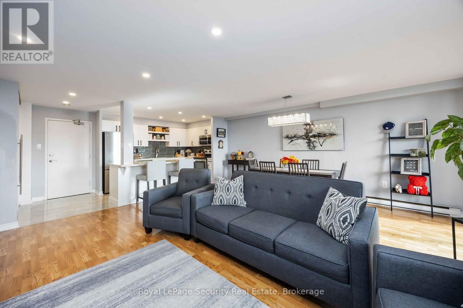 1517 - 15 La Rose Avenue, Toronto (Humber Heights), Ontario  M9P 1A7 - Photo 8 - W12478143