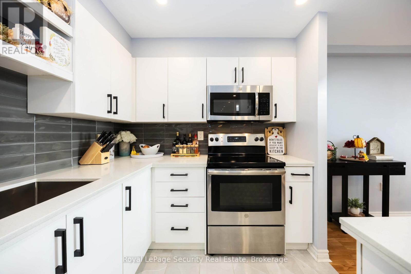 1517 - 15 La Rose Avenue, Toronto (Humber Heights), Ontario  M9P 1A7 - Photo 20 - W12478143