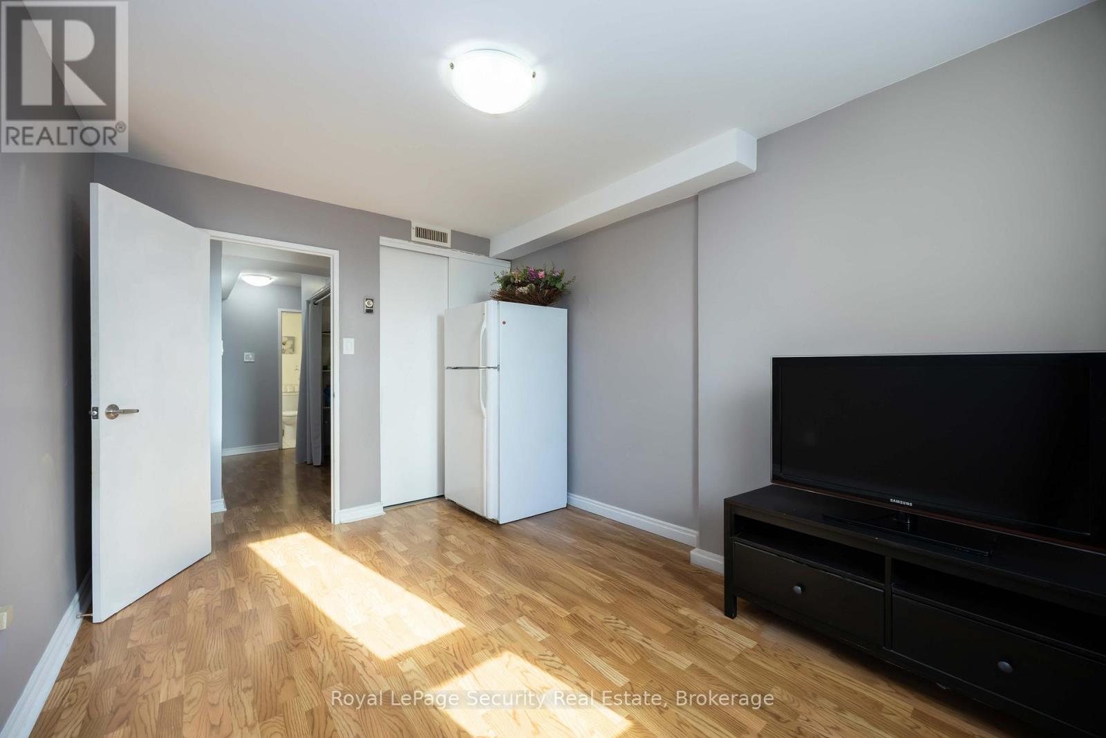 1517 - 15 La Rose Avenue, Toronto (Humber Heights), Ontario  M9P 1A7 - Photo 36 - W12478143