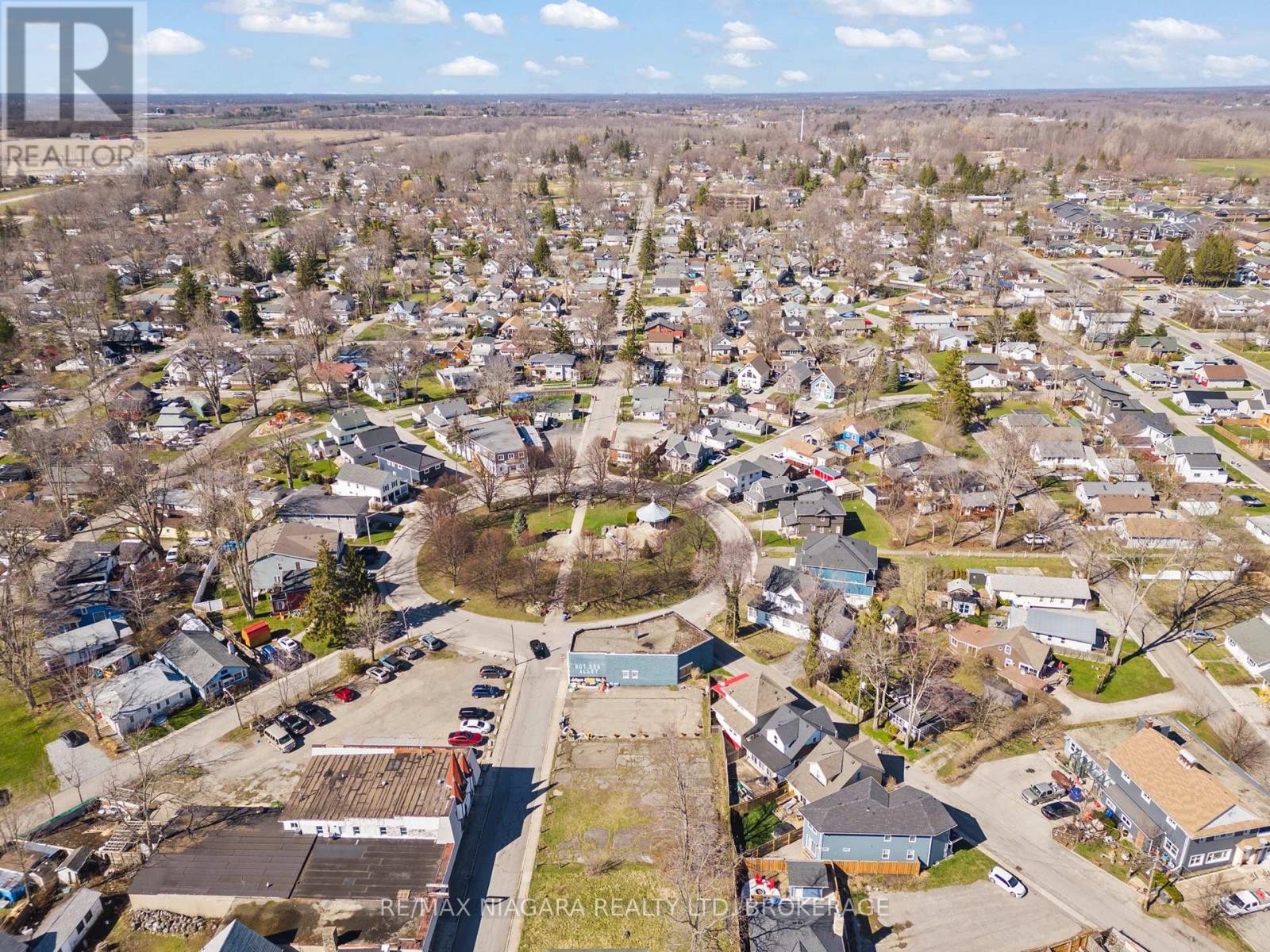 34 Queens Circle, Fort Erie, Ontario  L0S 1B0 - Photo 14 - X12478740