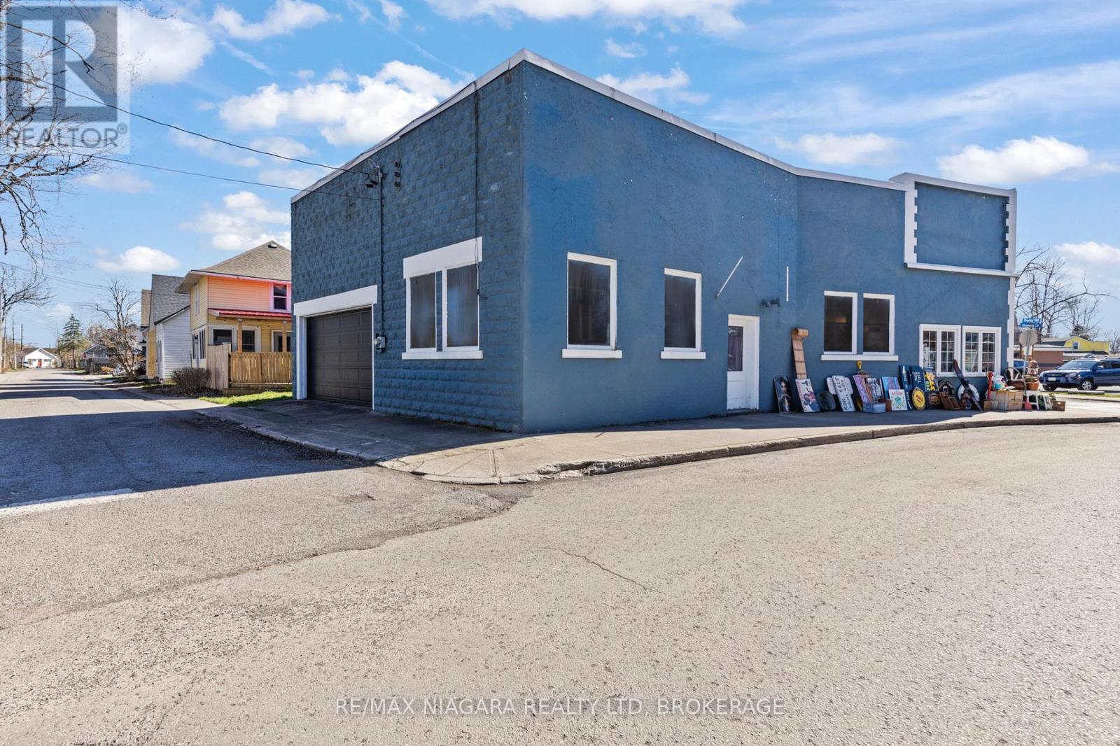 34 Queens Circle, Fort Erie, Ontario  L0S 1B0 - Photo 6 - X12478740