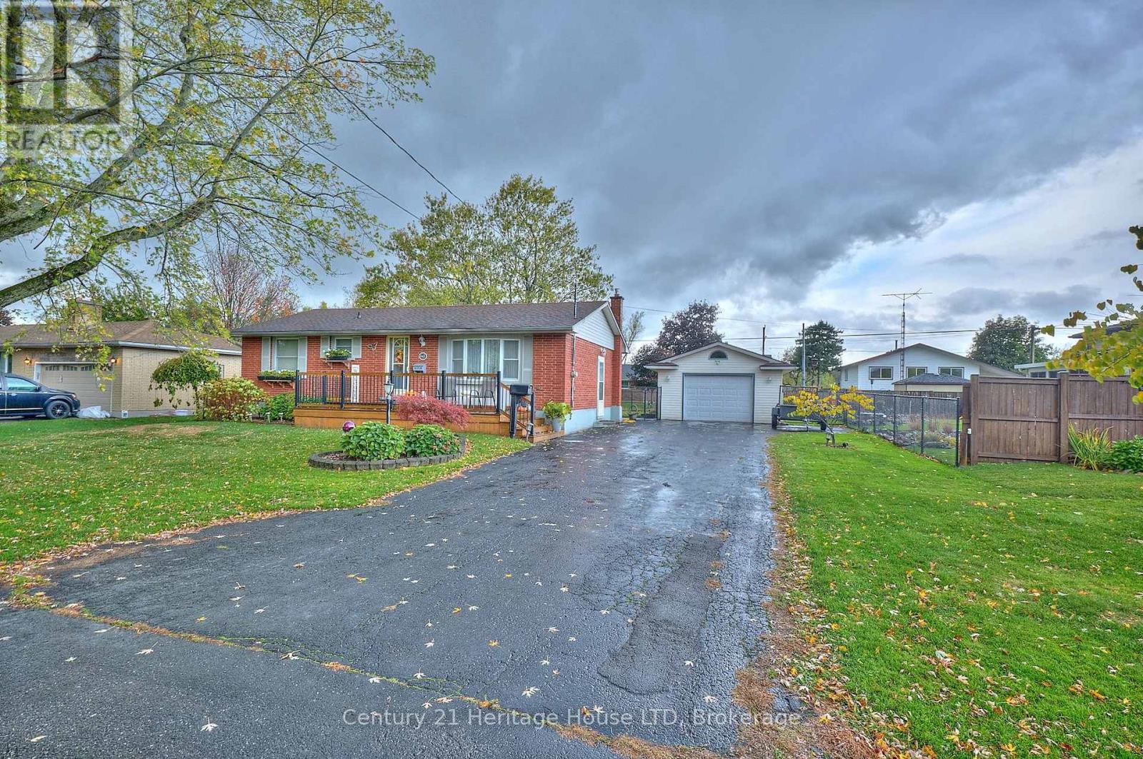 845 PARKDALE AVENUE, Fort Erie, Ontario