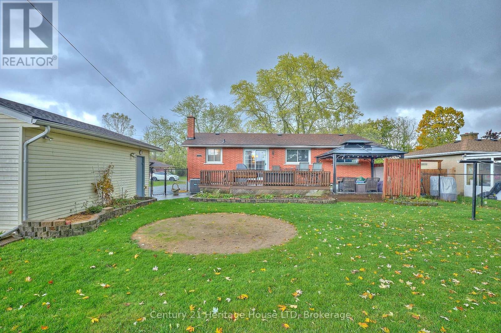 845 Parkdale Avenue, Fort Erie, Ontario  L2A 5B8 - Photo 24 - X12478773
