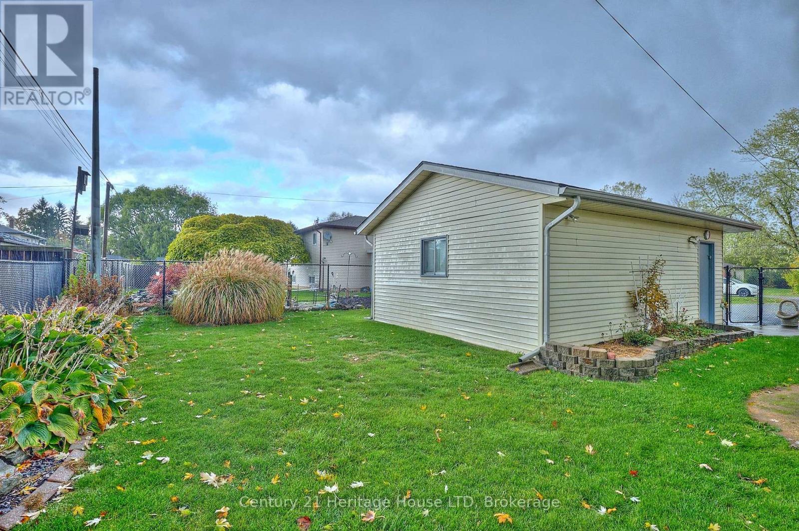 845 Parkdale Avenue, Fort Erie, Ontario  L2A 5B8 - Photo 28 - X12478773