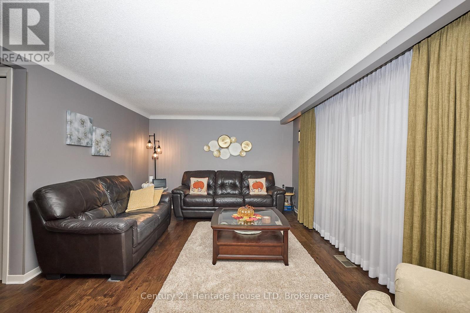 845 Parkdale Avenue, Fort Erie, Ontario  L2A 5B8 - Photo 3 - X12478773