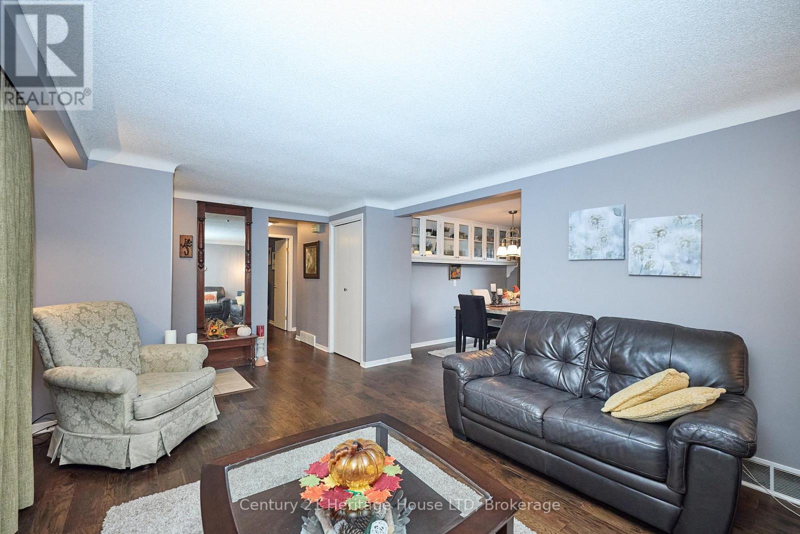 845 Parkdale Avenue, Fort Erie, Ontario  L2A 5B8 - Photo 5 - X12478773