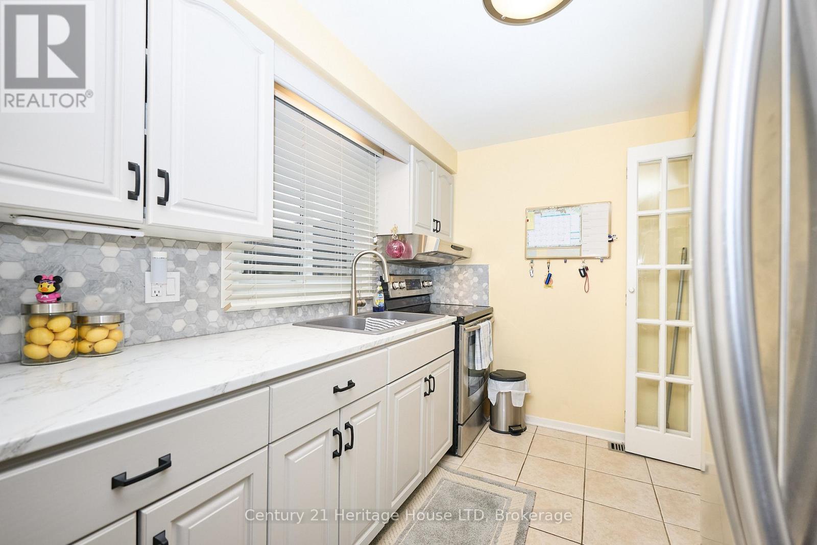 845 Parkdale Avenue, Fort Erie, Ontario  L2A 5B8 - Photo 8 - X12478773