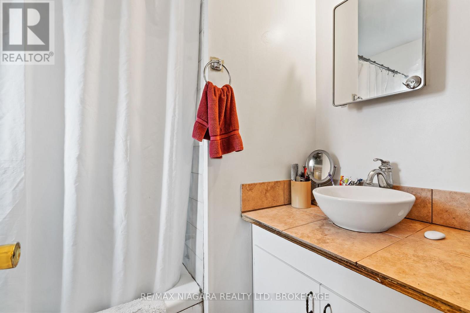 60 Rosedale Avenue, St. Catharines, Ontario  L2P 1Y7 - Photo 10 - X12478838