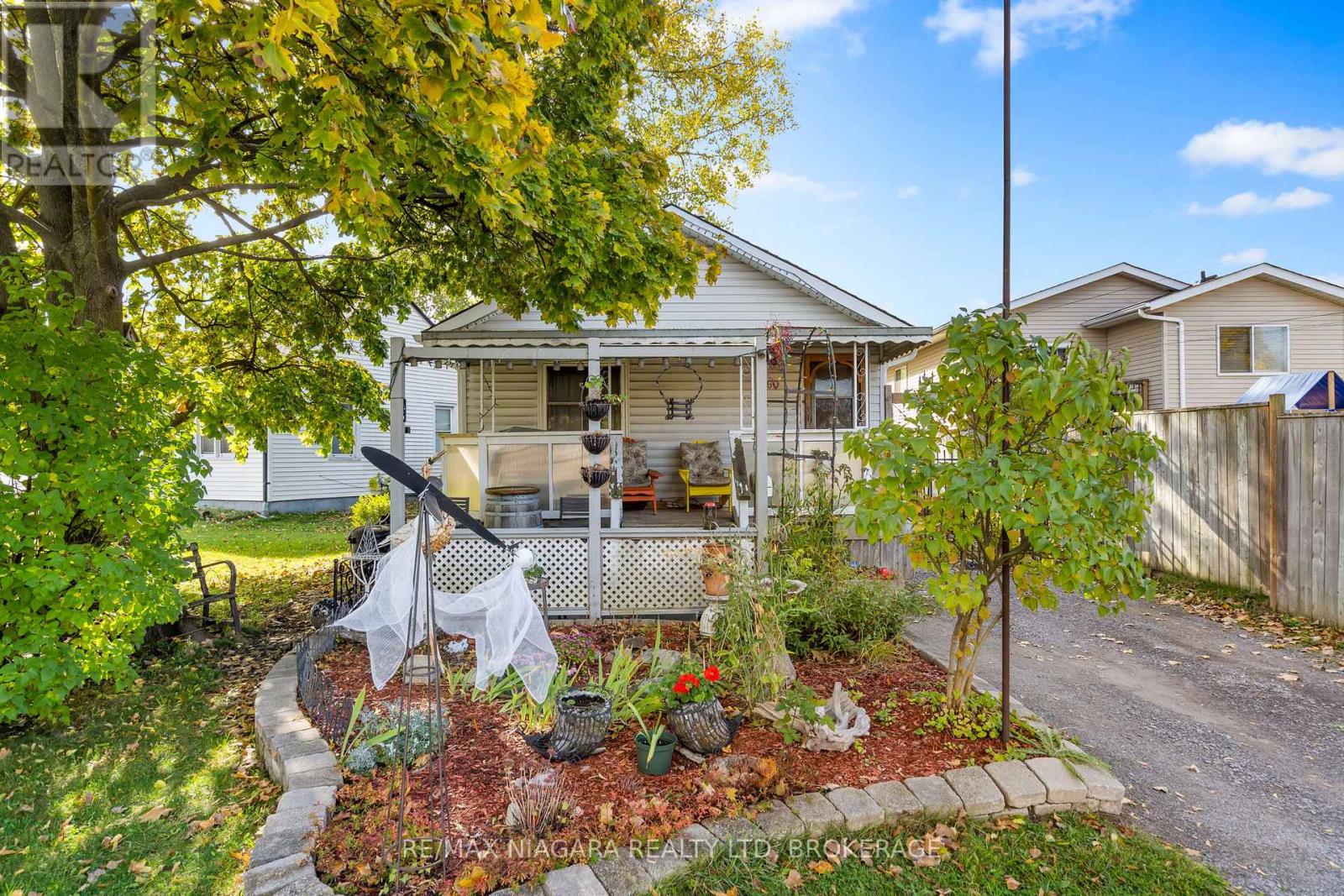 60 Rosedale Avenue, St. Catharines, Ontario  L2P 1Y7 - Photo 2 - X12478838