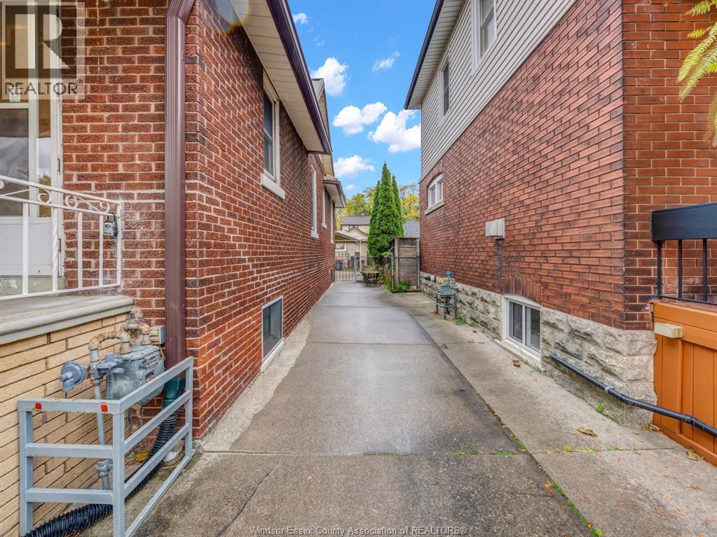 1749 Iroquois, Windsor, Ontario  N8Y 1S1 - Photo 42 - 25027013
