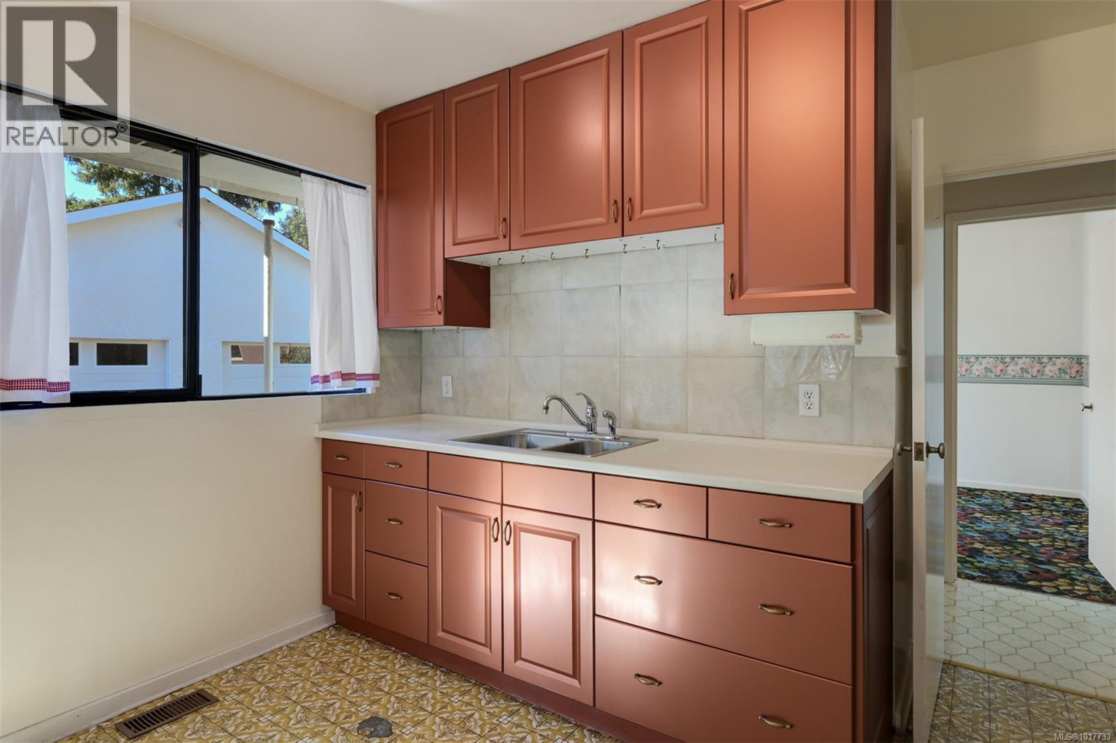 2336 Howard St, Victoria, British Columbia  V8R 4K7 - Photo 11 - 1017733