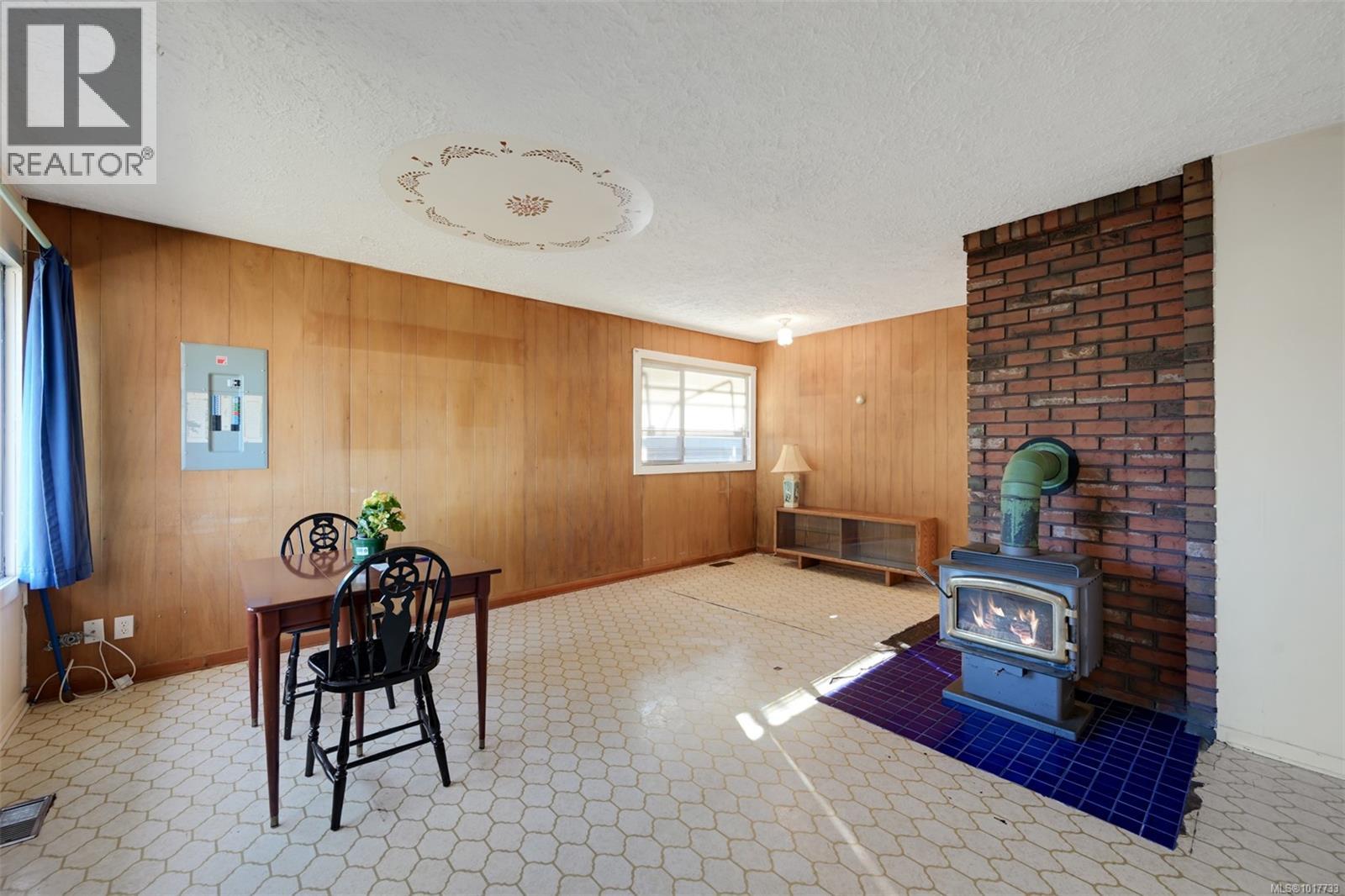 2336 Howard St, Victoria, British Columbia  V8R 4K7 - Photo 2 - 1017733