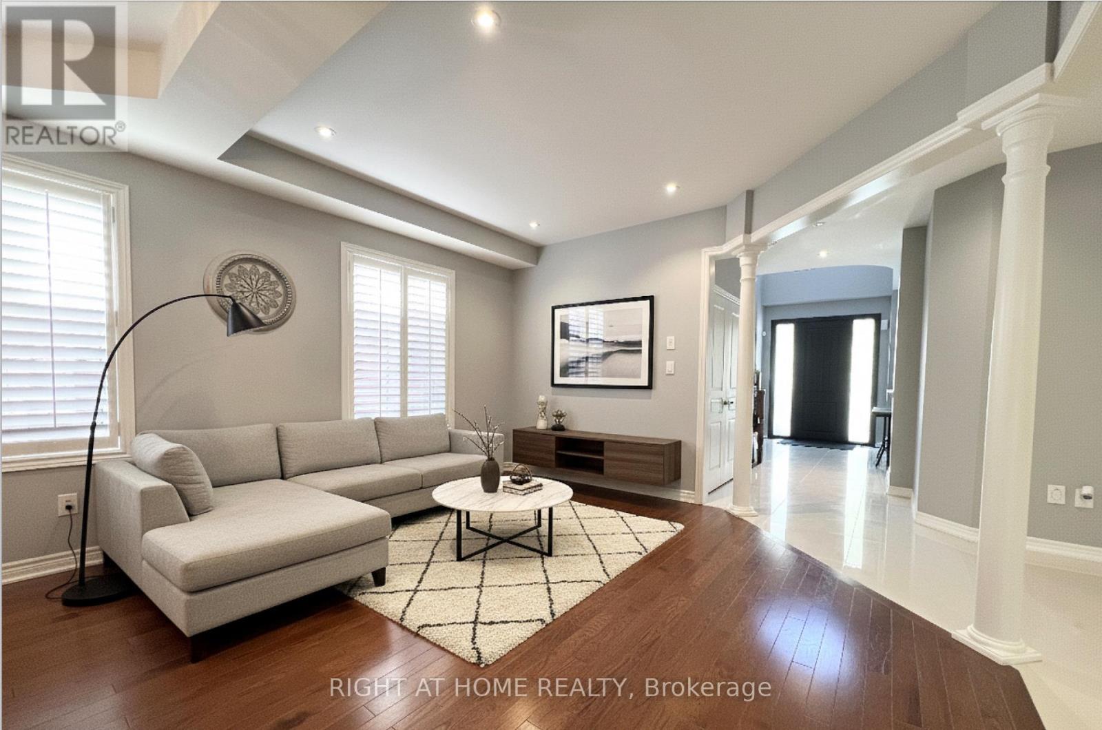 1209 Mctavish Drive, Newmarket, Ontario  L3X 0A9 - Photo 4 - N12409832