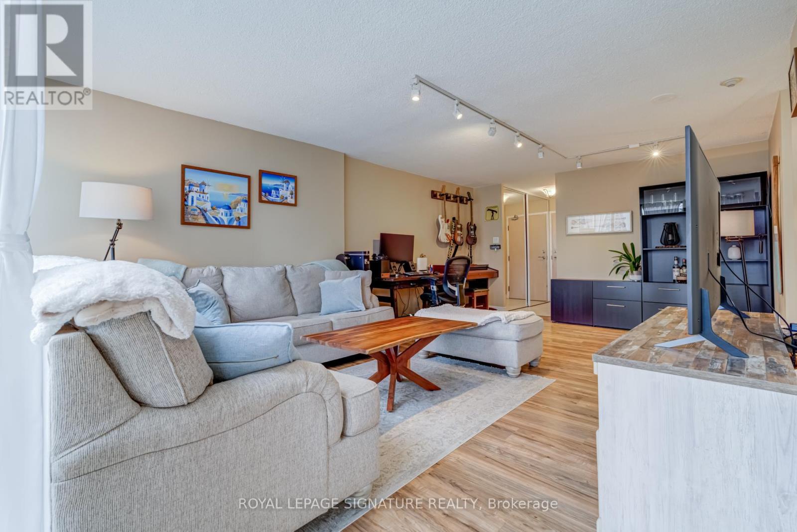 1001 - 350 Rathburn Road W, Mississauga, Ontario  L5B 3Y2 - Photo 3 - W12478668