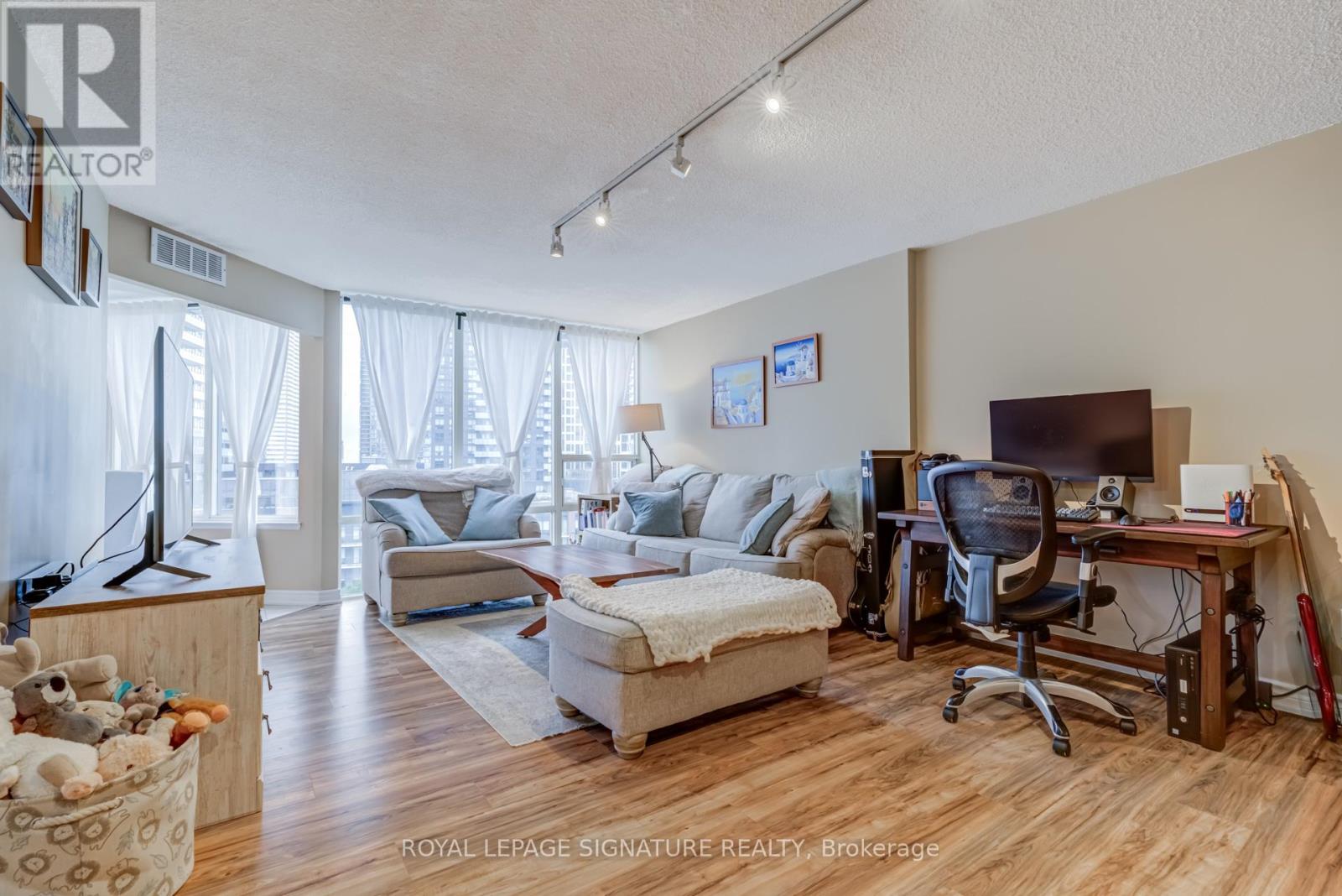 1001 - 350 Rathburn Road W, Mississauga, Ontario  L5B 3Y2 - Photo 4 - W12478668
