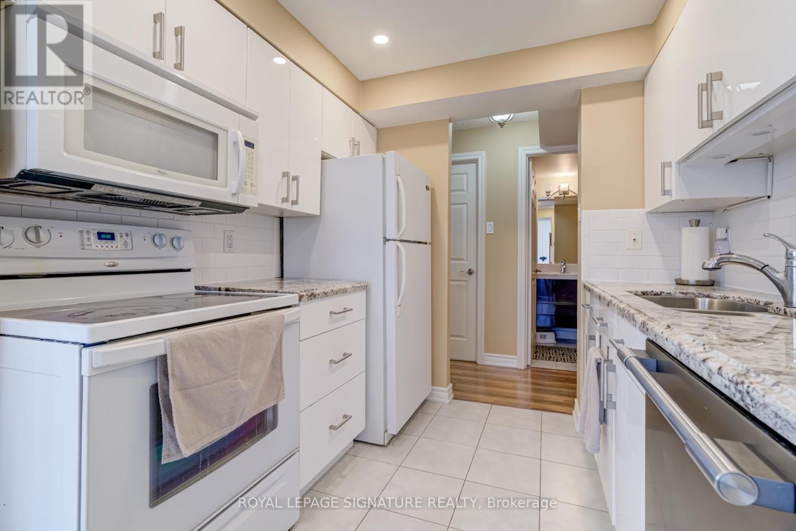 1001 - 350 Rathburn Road W, Mississauga, Ontario  L5B 3Y2 - Photo 6 - W12478668