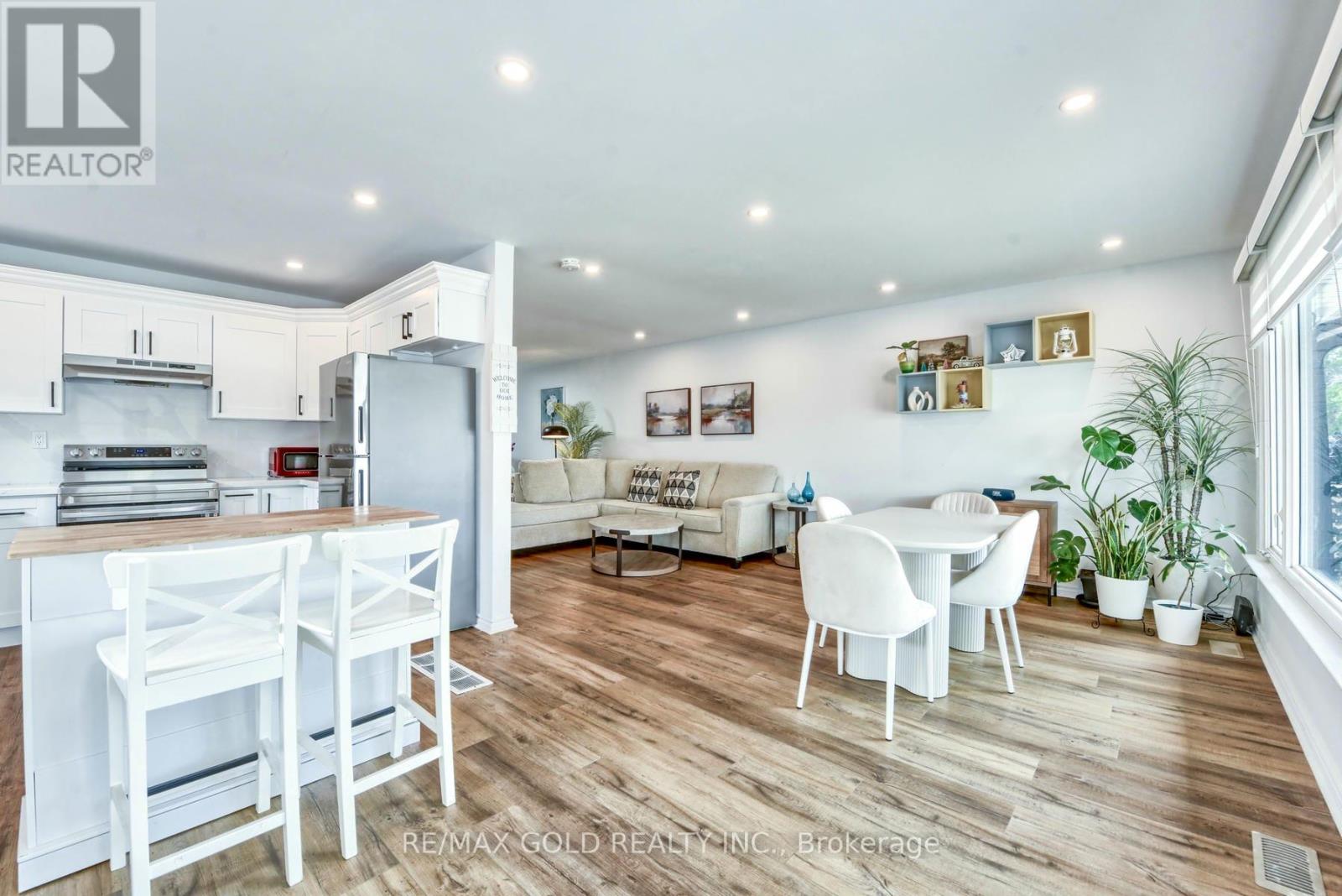 70 Wilton Drive, Brampton, Ontario  L6W 3A1 - Photo 16 - W12478684