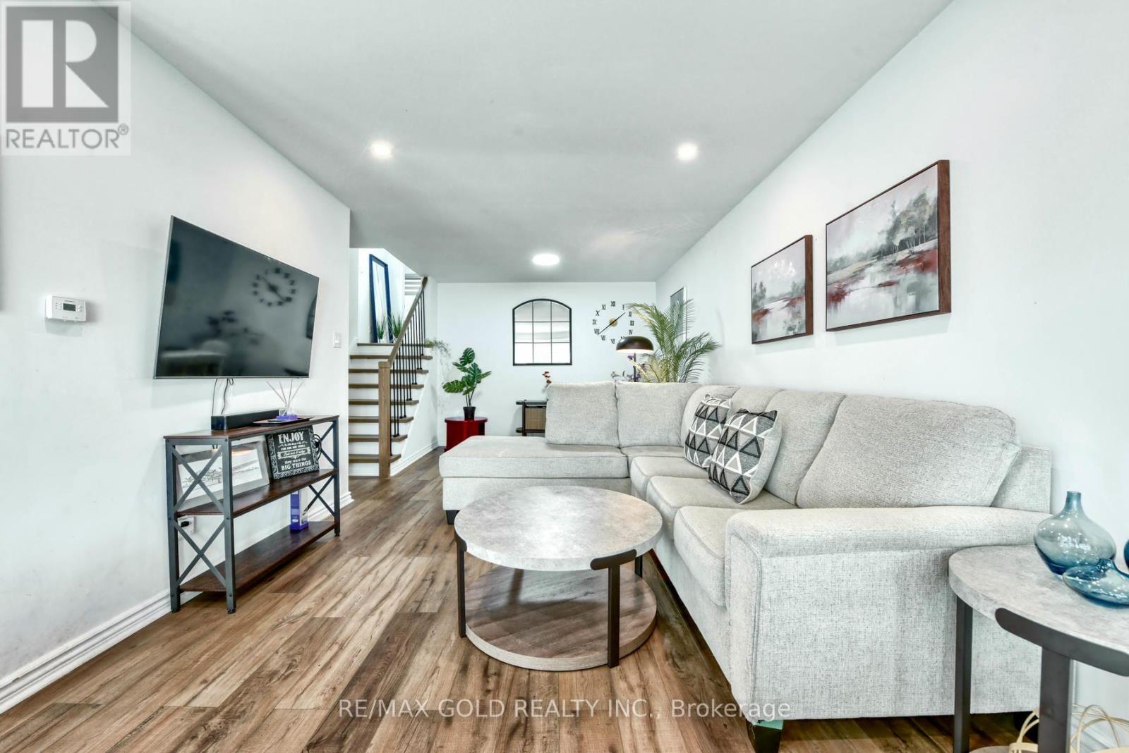 70 Wilton Drive, Brampton, Ontario  L6W 3A1 - Photo 18 - W12478684