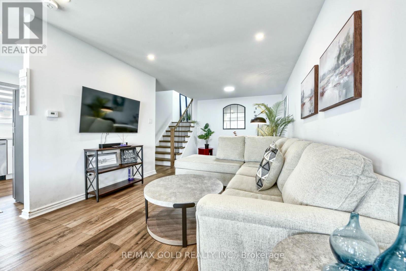 70 Wilton Drive, Brampton, Ontario  L6W 3A1 - Photo 19 - W12478684