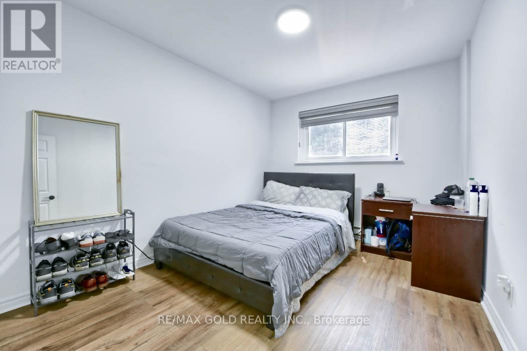 70 Wilton Drive, Brampton, Ontario  L6W 3A1 - Photo 29 - W12478684