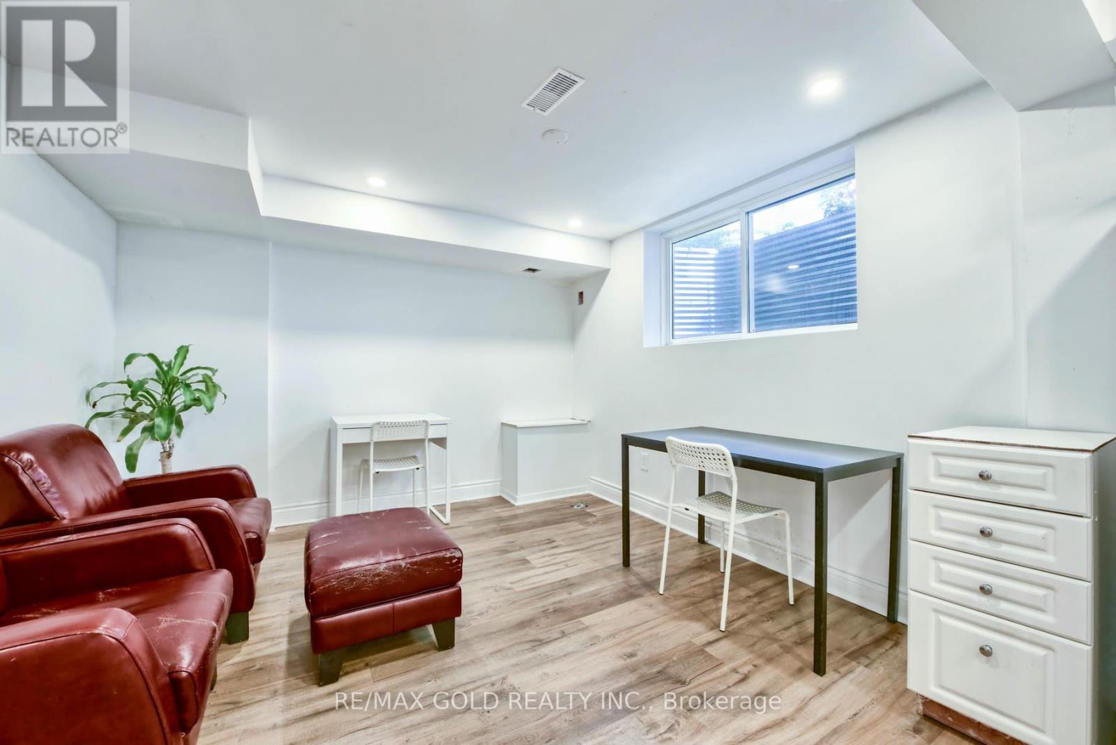 70 Wilton Drive, Brampton, Ontario  L6W 3A1 - Photo 34 - W12478684
