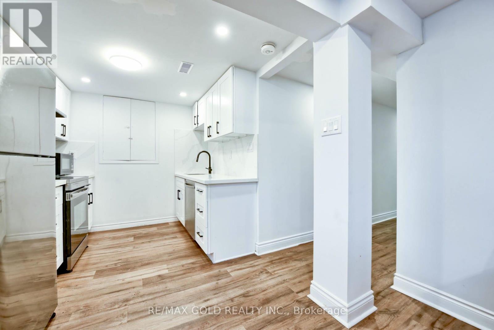 70 Wilton Drive, Brampton, Ontario  L6W 3A1 - Photo 36 - W12478684