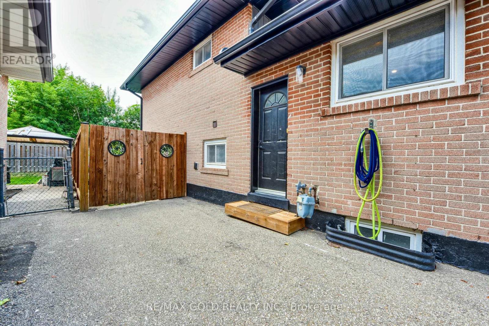 70 Wilton Drive, Brampton, Ontario  L6W 3A1 - Photo 39 - W12478684