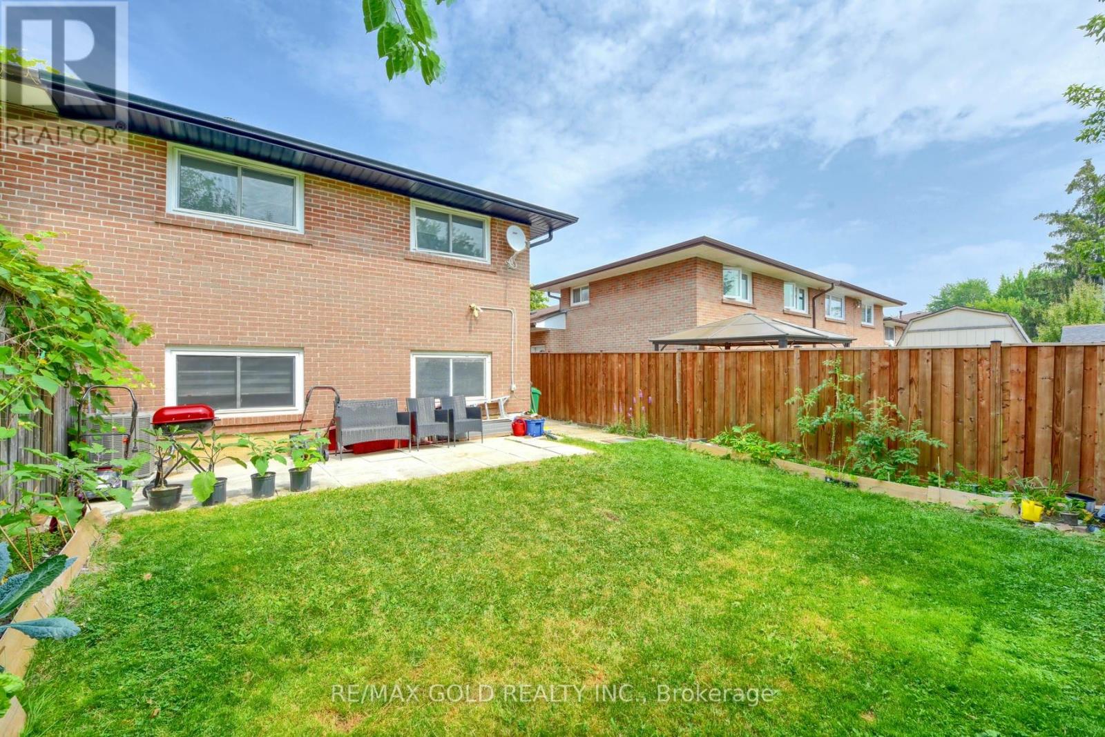 70 Wilton Drive, Brampton, Ontario  L6W 3A1 - Photo 40 - W12478684
