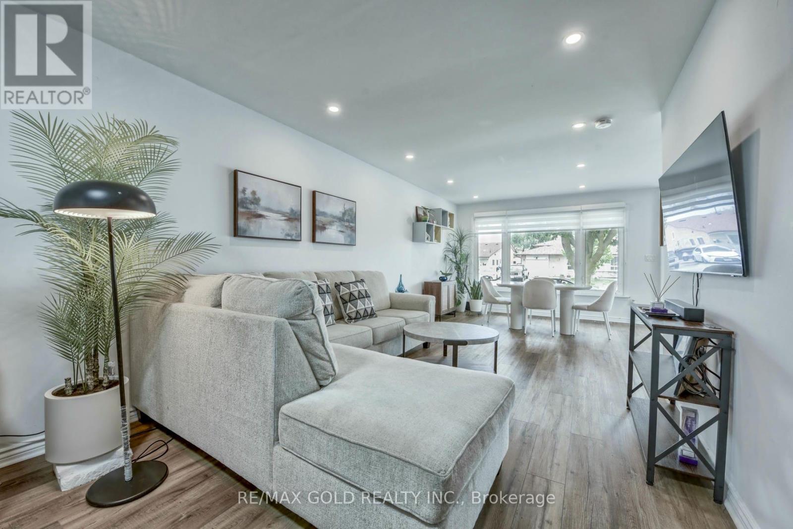 70 Wilton Drive, Brampton, Ontario  L6W 3A1 - Photo 8 - W12478684
