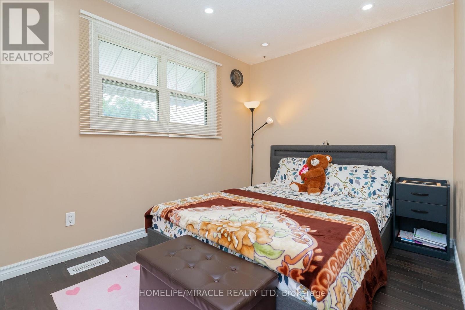 10 Huntingwood Crescent, Brampton, Ontario  L6S 1S6 - Photo 19 - W12478695