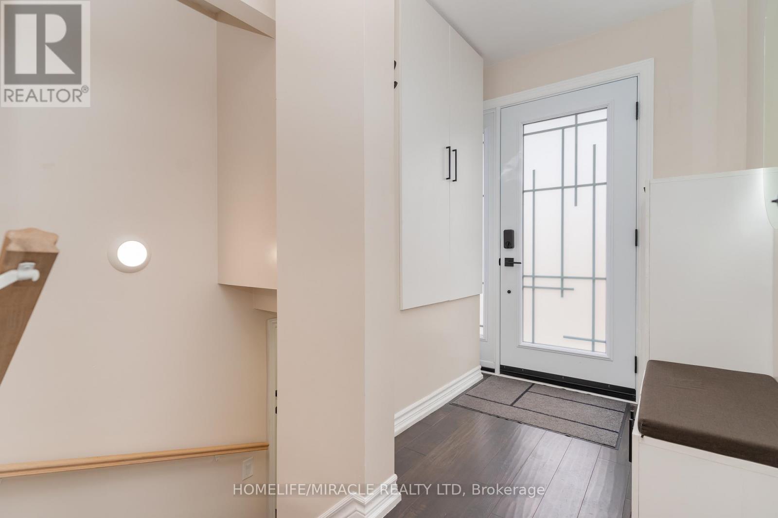 10 Huntingwood Crescent, Brampton, Ontario  L6S 1S6 - Photo 4 - W12478695