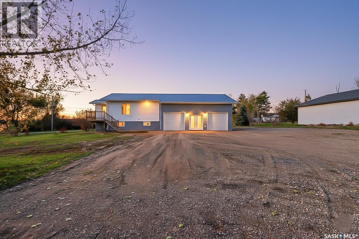 102 Victoria Street, Mortlach, Saskatchewan  S0H 3E0 - Photo 2 - SK021458