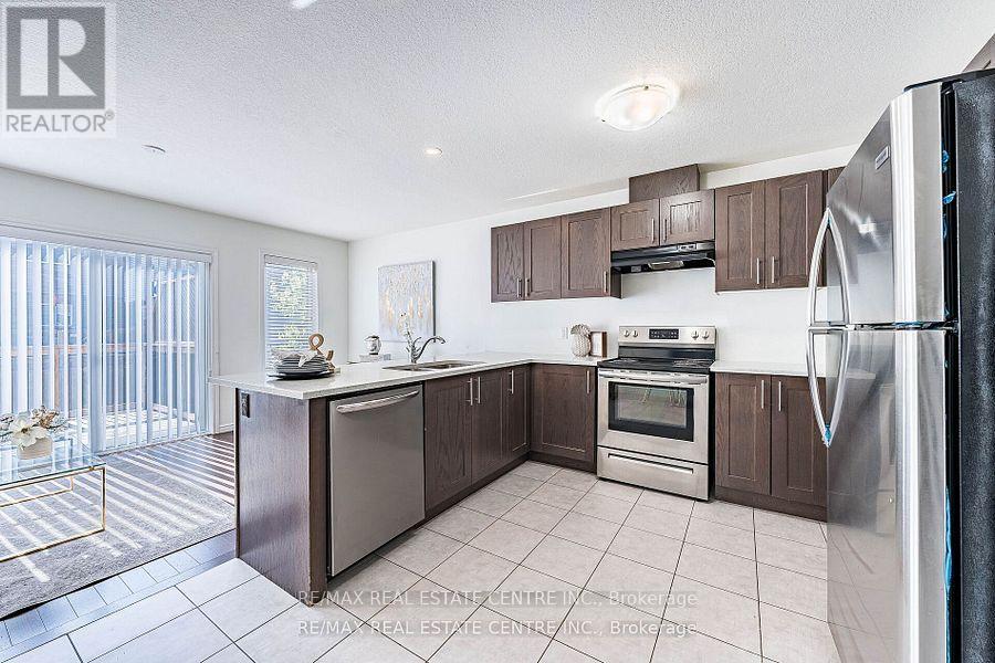 99 - 135 Hardcastle Drive, Cambridge, Ontario  N1S 0B4 - Photo 5 - X12478686