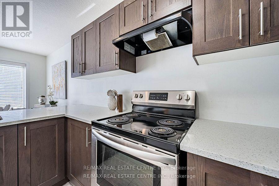 99 - 135 Hardcastle Drive, Cambridge, Ontario  N1S 0B4 - Photo 8 - X12478686