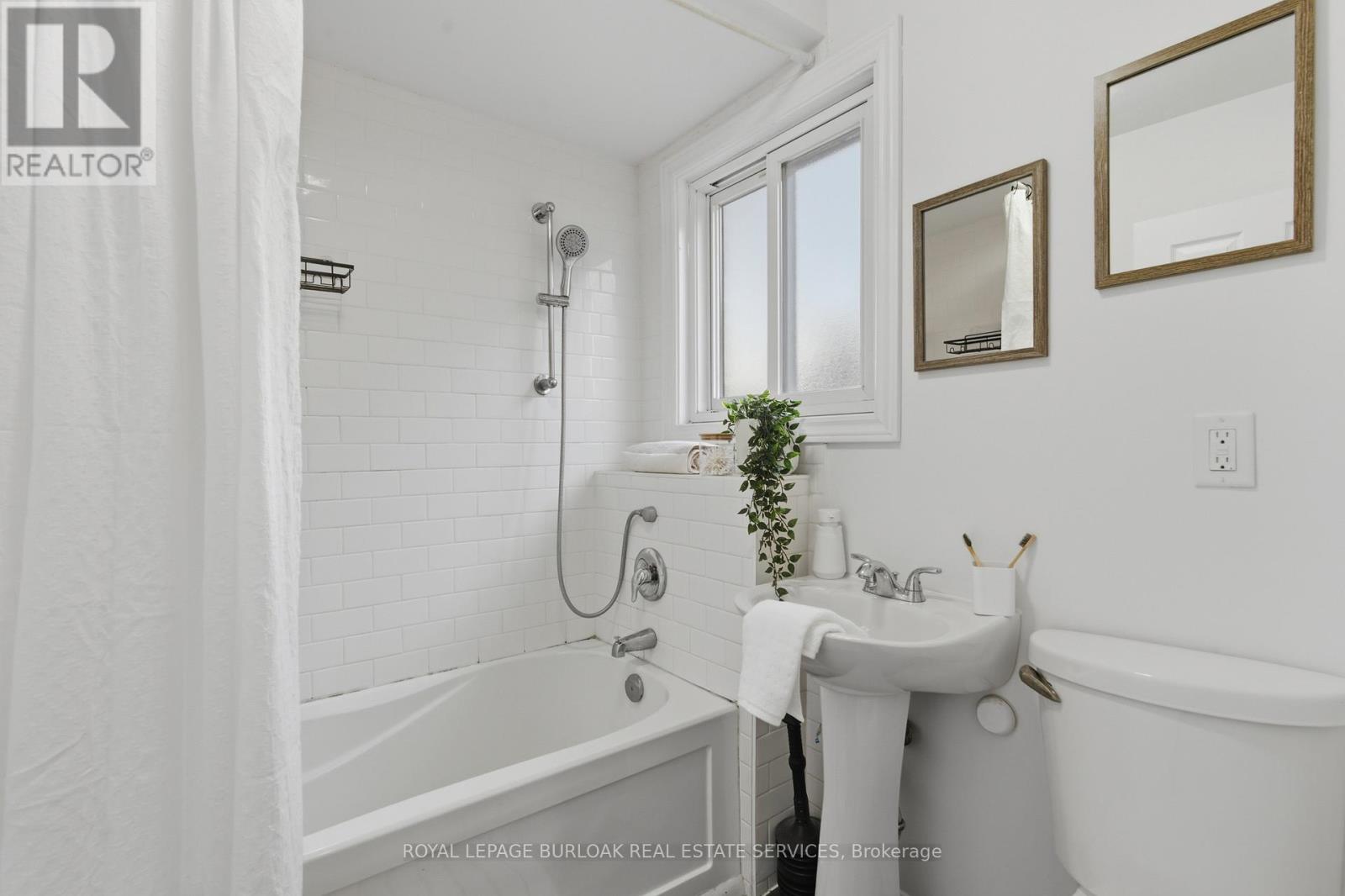 70 Rosemont Avenue, Hamilton, Ontario  L8L 2M5 - Photo 17 - X12478690