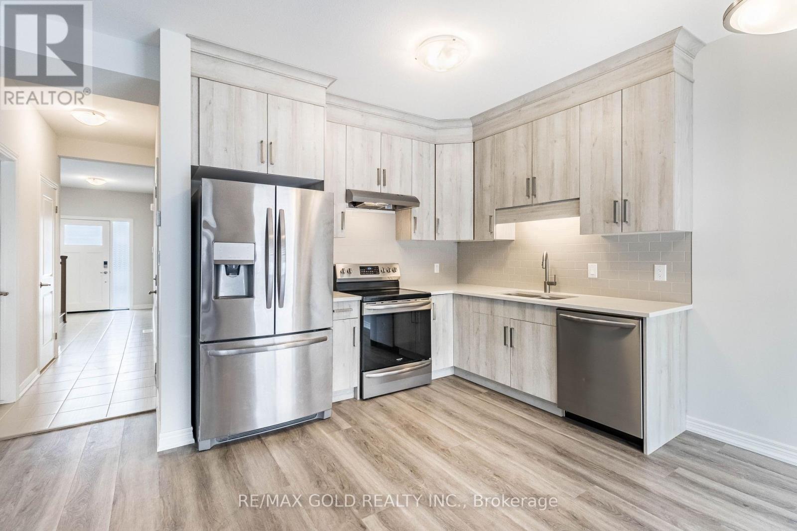 133 Sunflower Place, Welland, Ontario  L3C 0H9 - Photo 8 - X12478710