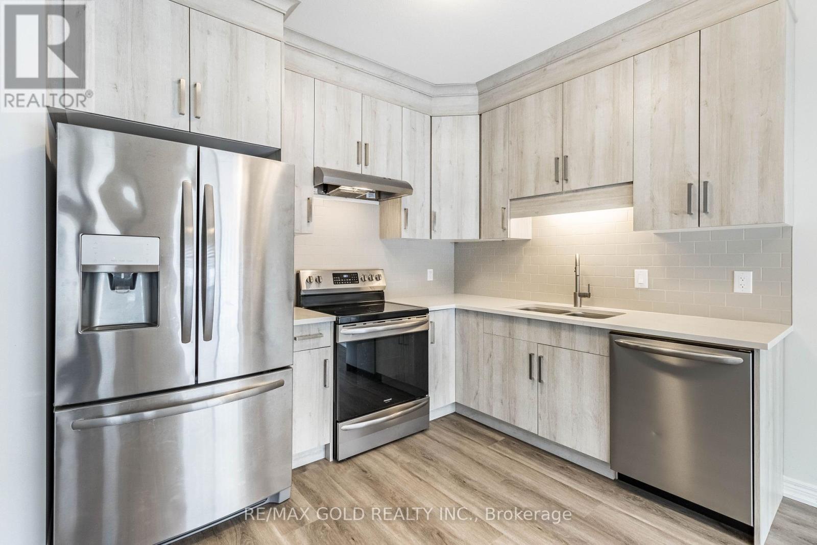 133 Sunflower Place, Welland, Ontario  L3C 0H9 - Photo 9 - X12478710